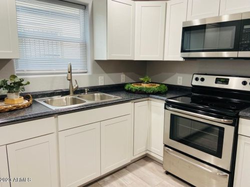 953 Cocopah St, Phoenix AZ  85007-4118 exterior