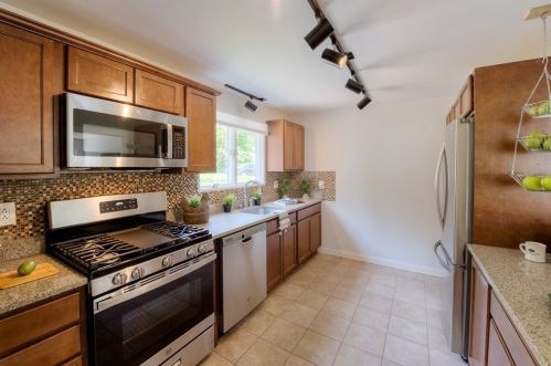 11 Forest Hill Dr, Worcester MA 01609-1013 exterior