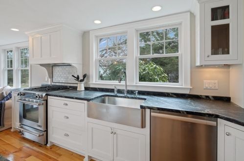 56 Elm St, Hingham MA 02043-2431 exterior