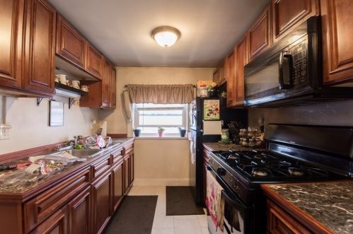 271 Franklin St, Fall River MA 02720-3104 exterior