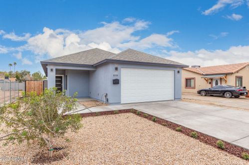 2229 Cambridge Ave, Phoenix AZ  85006-1321 exterior