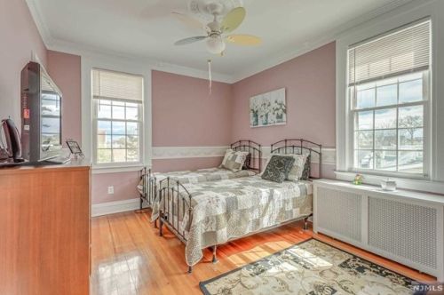 440 Belgrove Dr, Kearny NJ 07032-1628 exterior