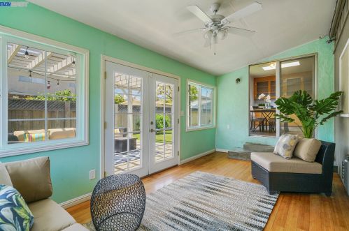 2165 Bradhoff Ave, San Leandro CA 94577-6119 exterior