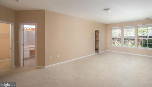 5 Taylor Ct, Columbus NJ  08022-2339 exterior