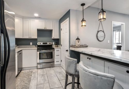 118 Tall Oaks Dr, Weymouth, MA 02190-3547