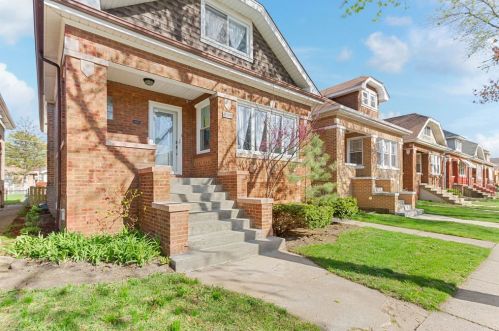 3707 Grove Ave, Forest View, IL 60402-3905