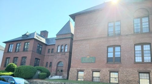 31 Elizabeth St, Worcester MA 01605-2965 exterior