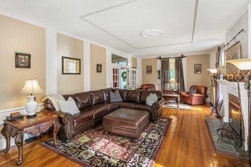 264 Highland St, Worcester, MA 01602-2112