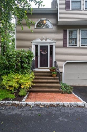 4 Herbert Dr, Sutton MA 01590-3878 exterior