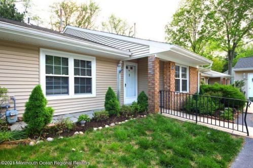 54 Boxwood Ter, Tinton Falls NJ  07701-6706 exterior