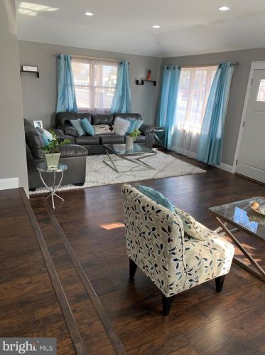 817 Broad St, West Deptford NJ 08096-1605 exterior