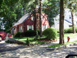 93 Walnut Hill Rd, Newton, MA 02461-1836