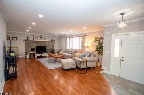 1 Mountain View Dr, Wantage NJ  07461-3032 exterior