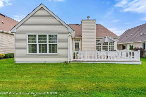 9 Fernwood Dr, Tinton Falls NJ 07712-8713 exterior