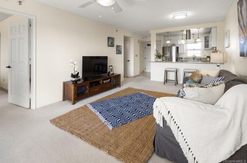 3075 Ala Poha Pl, Honolulu HI  96818-1600 exterior