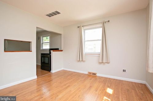 121 Hannold Blvd, West Deptford NJ 08096-1815 exterior