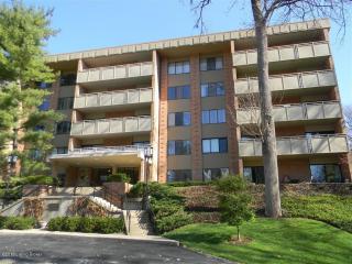 1611 Spring Dr, Louisville KY  40205-1341 exterior