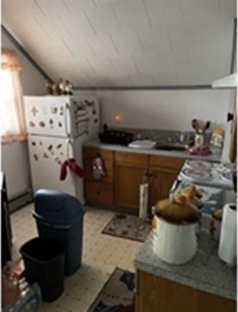 61 Hall St, Fall River MA 02724-2642 exterior