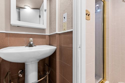 7993 Erique Way, Sandy UT 84093-6422 exterior