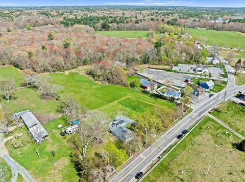 24 Main St, Berkley MA  02779-1399 exterior