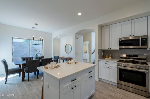 603 Beautiful Ln, Phoenix AZ 85042-7074 exterior