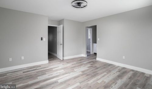 4 Willowwood Ct, Columbus NJ  08022-1025 exterior