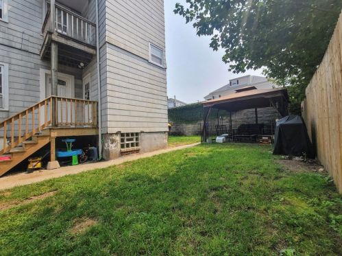 2 Barrett St, Fall River MA 02724-3302 exterior