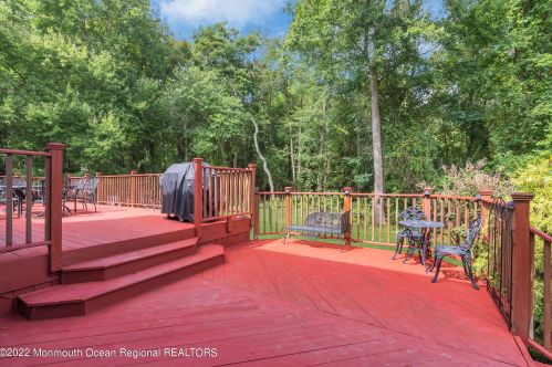 8 Bailey Ct, Jackson Twp NJ  08527-4459 exterior