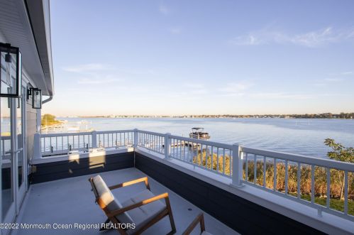 670 Little Silver Point Rd, Little Silver NJ  07739-1737 exterior