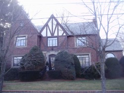 99 Mandalay Rd, Newton, MA 02459-1318