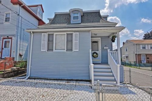 24 Prescott St, Everett, MA 02149-1128
