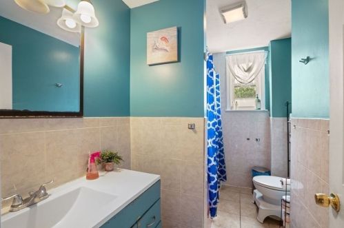 142 Marlborough St, Chelsea MA 02150-2910 exterior