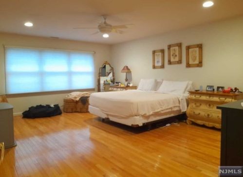 120 Stonegate Trl, Cresskill NJ 07626-2437 exterior