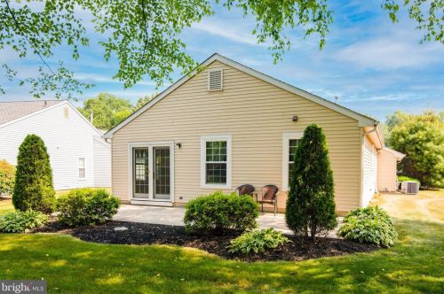 31 Blanchard Dr, West Deptford NJ 08096-6728 exterior