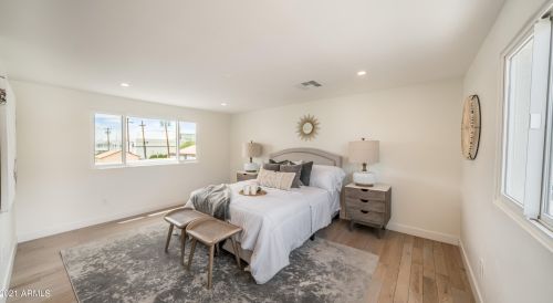 70 Edgemont Ave, Phoenix AZ 85035-2212 exterior