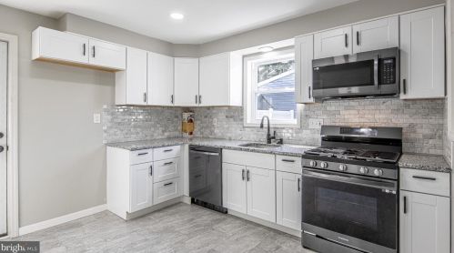 1485 Delsea Dr, West Deptford NJ  08096-4145 exterior