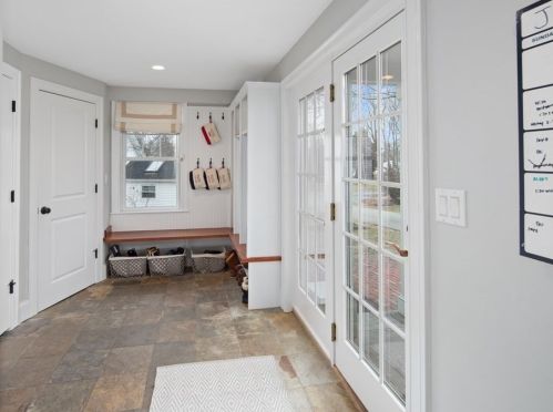 56 Elm St, Hingham MA 02043-2431 exterior