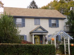 50 Brewster Rd, Newton, MA 02461-1302