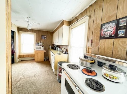 296 Hamlet St, Fall River MA 02724-3340 exterior