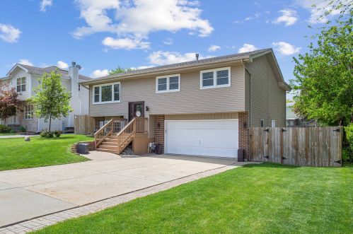 506 4th St, Lemont, IL 60439-4112