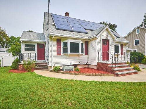 71 Mott St, Arlington, MA 02474-8870