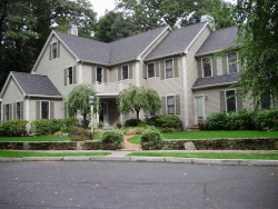 93 Crofton Rd, Newton, MA 02468-2114