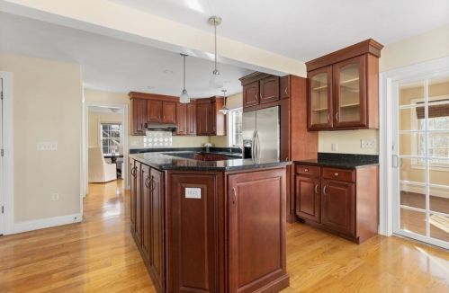 14 Wompatuck Rd, Hingham MA 02043-1100 exterior