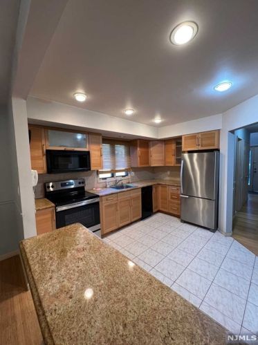 193 Broadway, Cresskill NJ  07626-2101 exterior