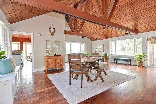 6 Wampanoag Dr, Acton, MA 01720-2345