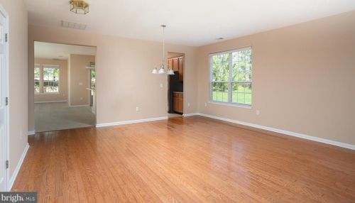 5 Taylor Ct, Columbus NJ  08022-2339 exterior