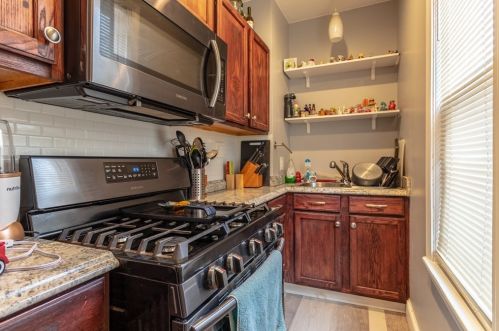 285 Earle St, New Bedford MA 02746-1814 exterior