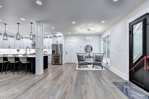 4056 Ashford Dunwoody Rd, Atlanta GA  30319-1543 exterior