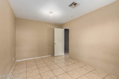 1102 Behrend Dr, Phoenix AZ 85050-3992 exterior