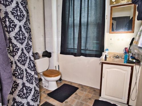 56 6th St, New Bedford MA 02740-6118 exterior